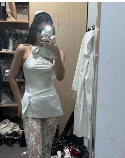 相册里的丝袜自拍泄露