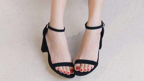 透明丝袜美足凉鞋图,丝袜美足演绎夏日清凉风情