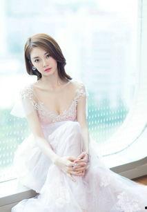 明星照片苗苗,光影中的优雅女神